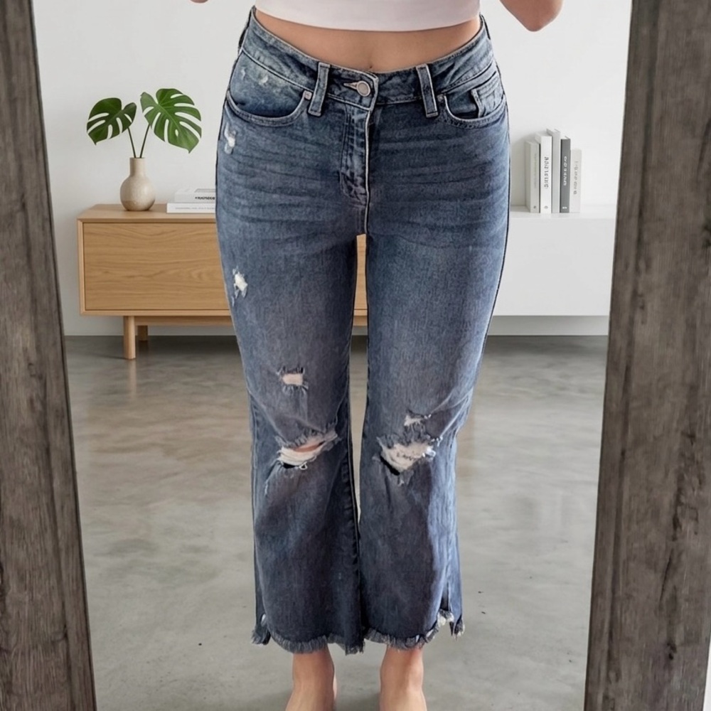 Frayed hem jeans